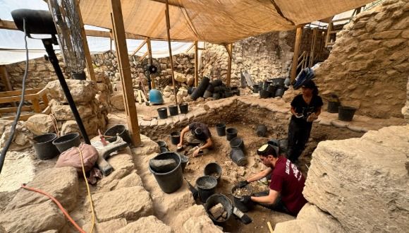 Burnt Wooden Beams Discovered in Jerusalem Shed New Light on the First Temple's Destruction Burnt Wooden Beams Discovered in Jerusalem Shed New Light on the First Temple's Destruction