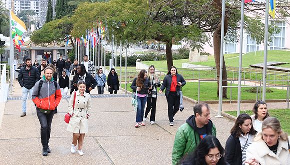 people entering Tel Aviv University campus (photo: LENS production)
